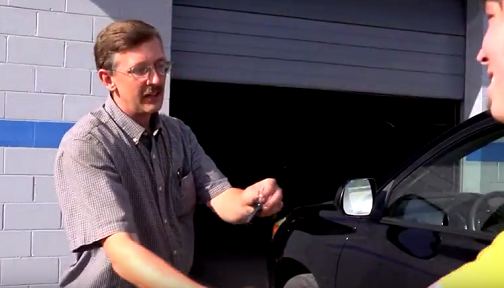 Curtis Freeman handing keys back to a customer